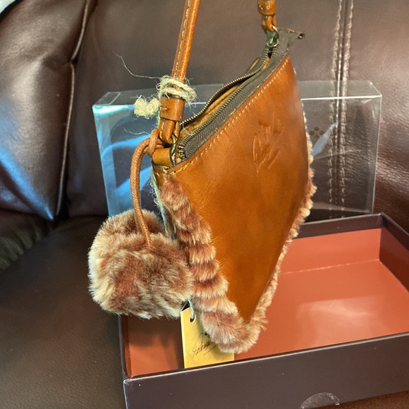 Patricia Nash Piedmont Sherpa Wristlet - Picture 4 of 6